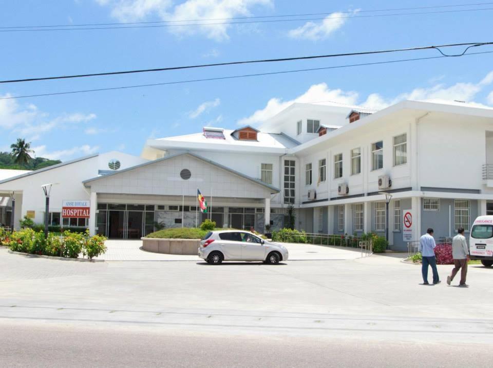 Le Comfort Anse Royale Exterior photo